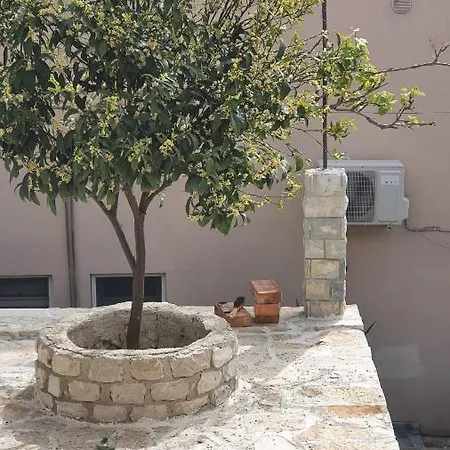 Daire Emilios Traditional Dhërmi