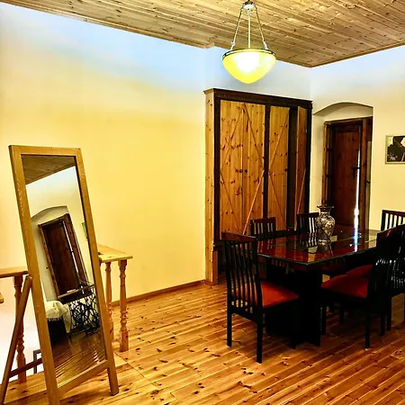 Emilios Traditional Daire *