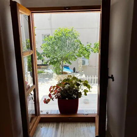 Emilios Traditional شقة *