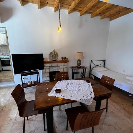 Emilios Traditional Apartment