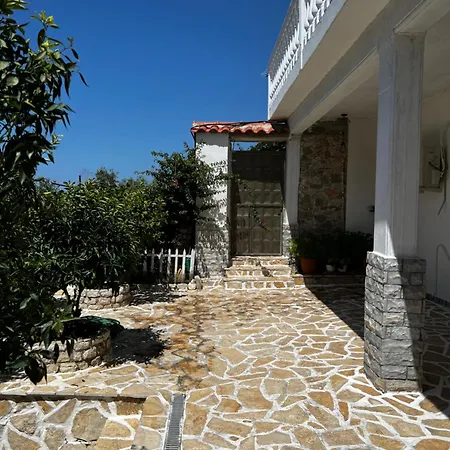 Emilios Traditional ديرمي