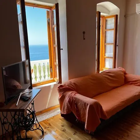 Emilios Traditional شقة *