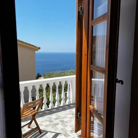 Emilios Traditional شقة