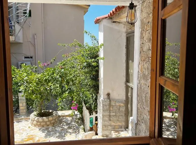 Emilios Traditional דרמי